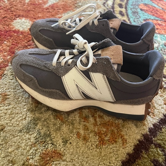 NEW BALANCE 327 size 6 - Picture 5 of 5